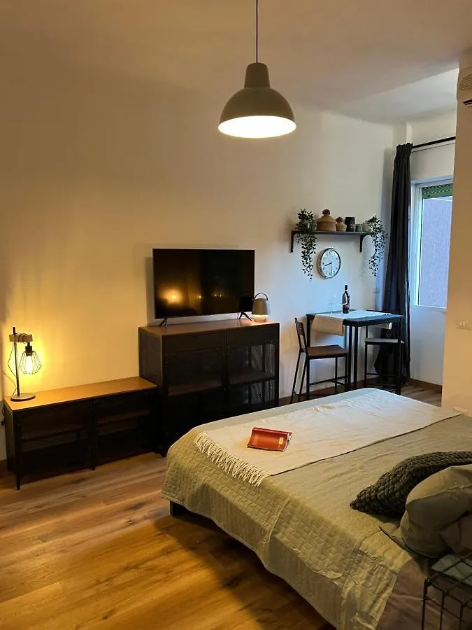 Stylish Apartment 3 Km Away From Duomo - Netflix, Wi-Fi, All Comforts Included Milano