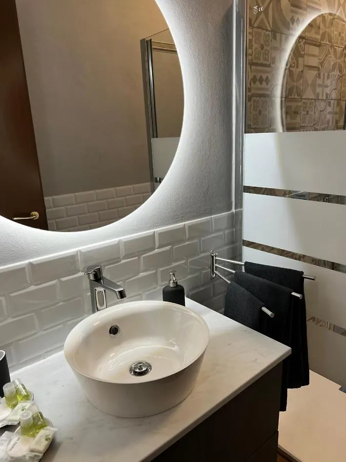 Stylish Apartment 3 Km Away From Duomo - Netflix, Wi-Fi, All Comforts Included Milano